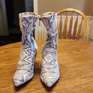 NYC Zip-Up Side Heel Boots Size 7